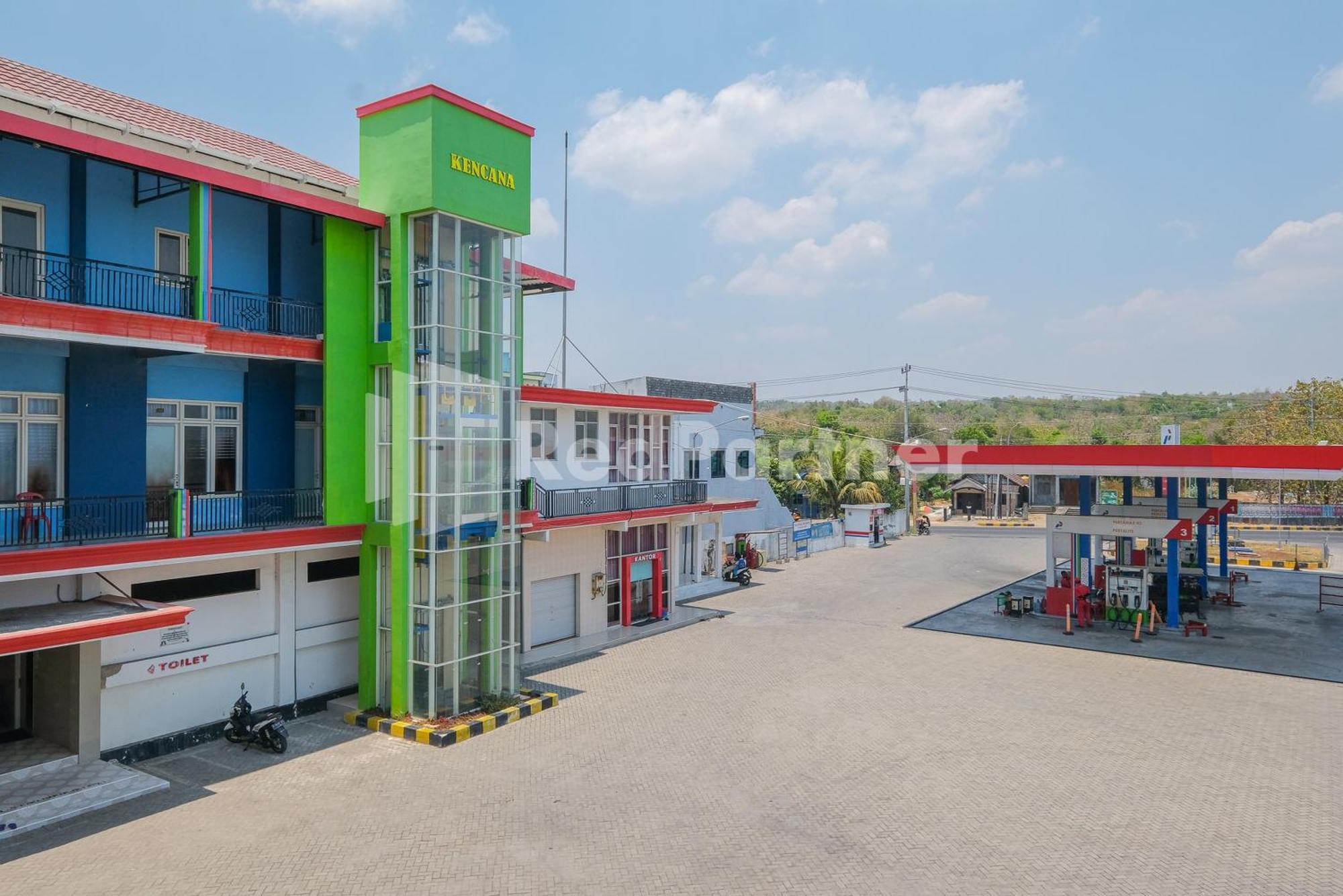 Grand Kencana Guesthouse Syariah Near Wisata Bahari Lamongan Paciran Exteriér fotografie
