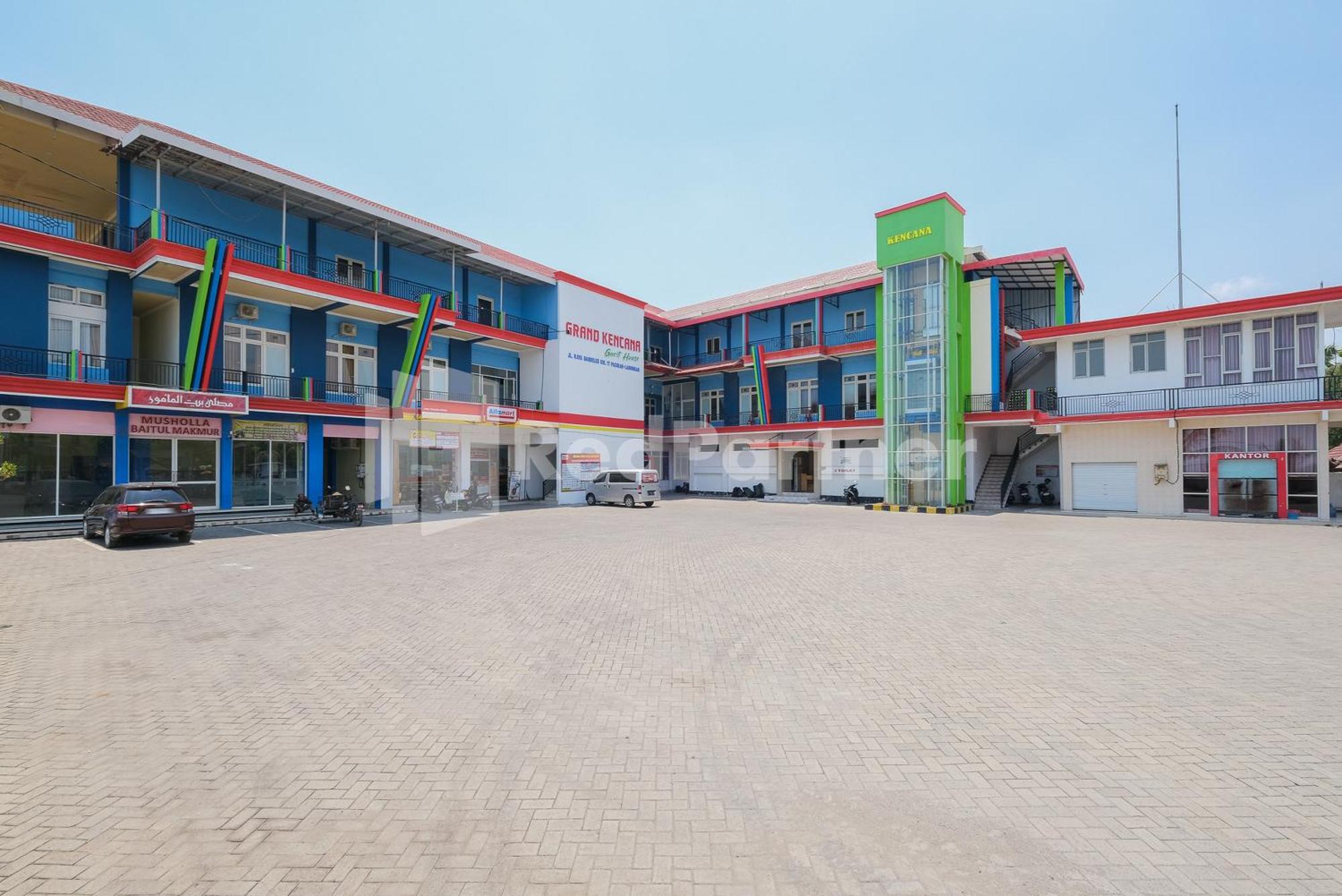 Grand Kencana Guesthouse Syariah Near Wisata Bahari Lamongan Paciran Exteriér fotografie